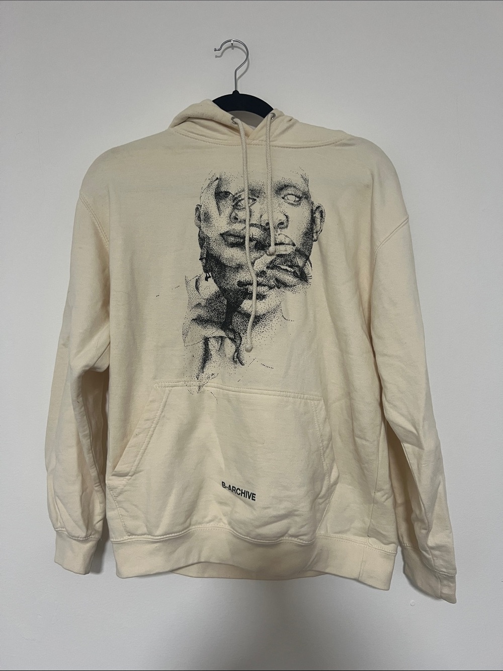 LIMITED DROP BUTLER ARCHIVCream Graphic Pullover Hoodie with Abstract Face Print